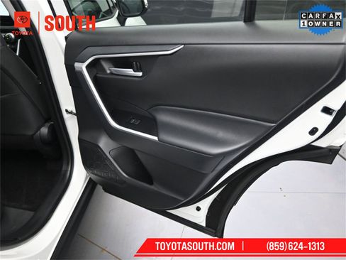Used 2025 Toyota RAV4 XLE image 32
