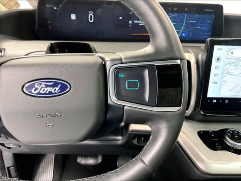 Used 2025 Ford Expedition Active image 25