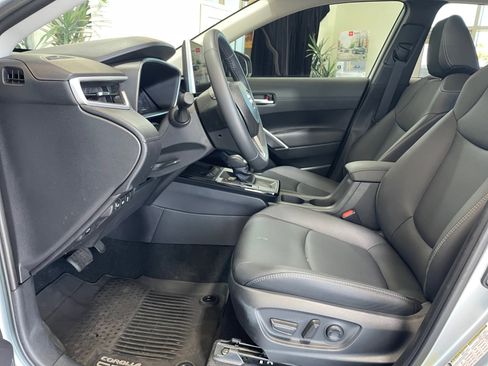 Used 2026 Toyota Corolla Cross XLE w/ Convenience Package FWD image 14