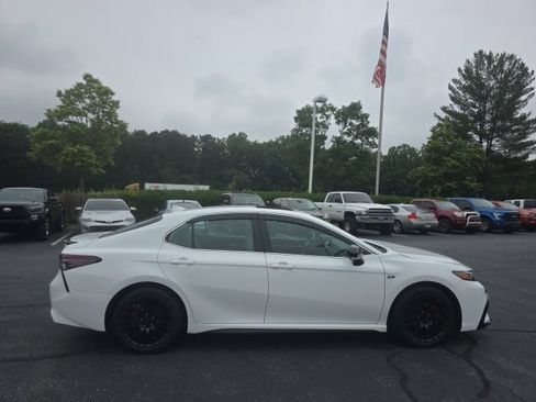 Used 2024 Toyota Camry SE w/ Cold Weather Package FWD image 9