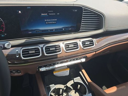 Used 2025 Mercedes-Benz GLS 450 4MATIC image 7