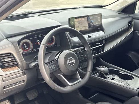 Used 2024 Nissan Rogue Platinum w/ Platinum Premium Package FWD image 2