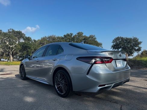 Used 2024 Toyota Camry SE image 3