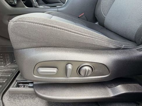 Used 2023 Chevrolet Traverse LT image 16