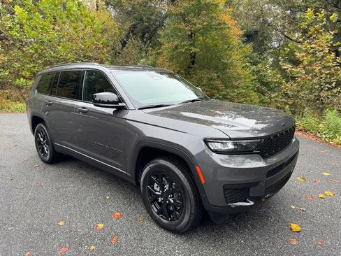 New 2025 Jeep Grand Cherokee L Altitude image 5