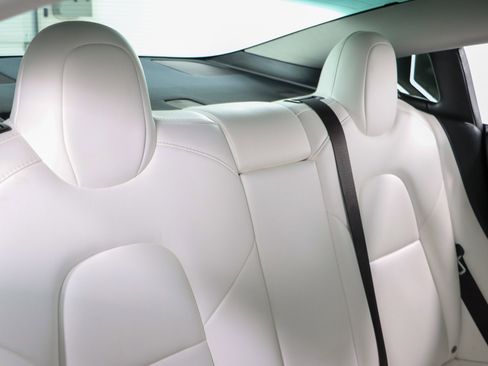 Used 2021 Tesla Model 3 Standard Range Plus image 25