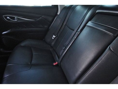 Used 2017 INFINITI Q70 3.7 image 14