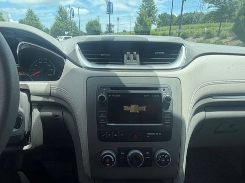 Used 2017 Chevrolet Traverse LS FWD image 11