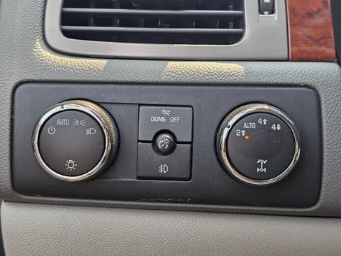 Used 2010 Chevrolet Tahoe LTZ AWD/4WD image 33