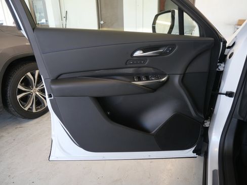 Used 2024 Cadillac XT4 Sport w/ Technology Package image 16