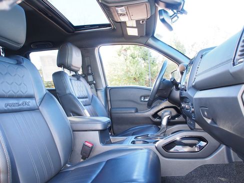 Used 2022 Nissan Frontier PRO-4X w/ Pro-4X Premium Package image 12