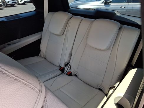 Certified 2025 Mercedes-Benz GLS 450 4MATIC image 10