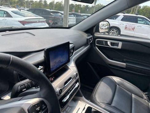 Used 2023 Ford Explorer XLT w/ Equipment Group 202A RWD image 5