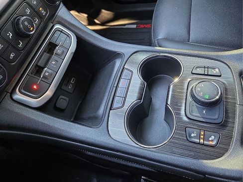 Used 2021 GMC Acadia SLT w/ LPO, Floor Liner Package image 25