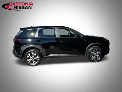 Used 2023 Nissan Rogue SV image 10