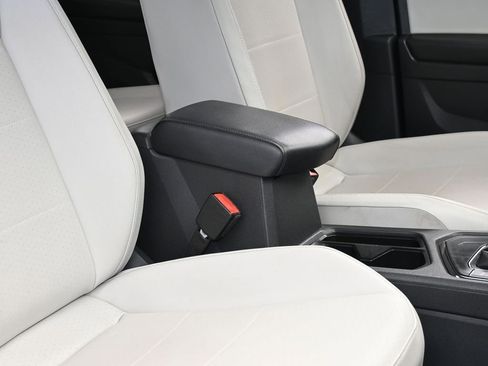 Used 2020 Volkswagen Tiguan SE R-Line image 48