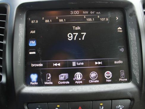 Used 2018 Jeep Cherokee Limited w/ Technology Group FWD image 15