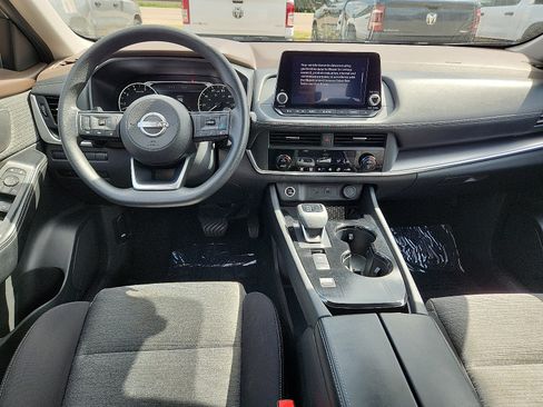 Used 2023 Nissan Rogue SV image 10