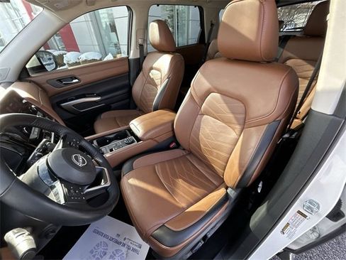 Used 2023 Nissan Pathfinder Platinum w/ Black Appearance Package image 15