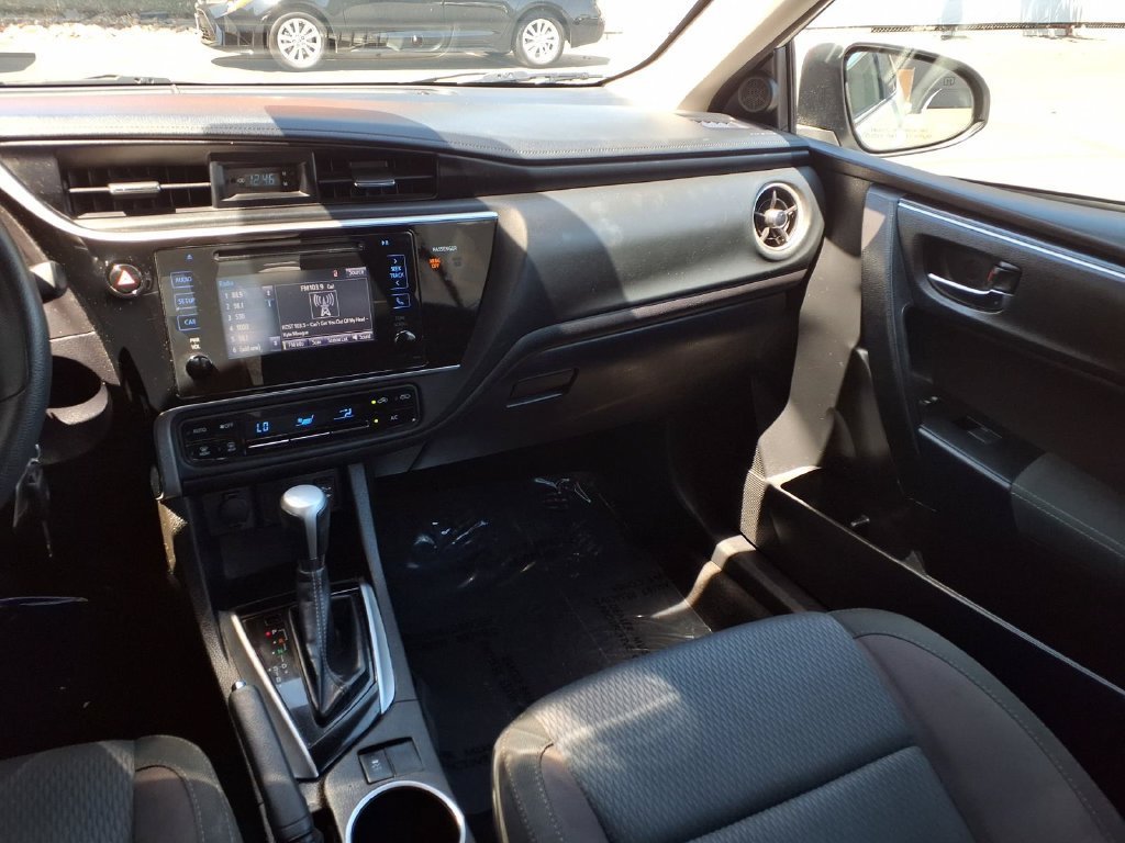 Used 2017 Toyota Corolla LE w/ Carpet Mat Package (TMS) FWD image 31