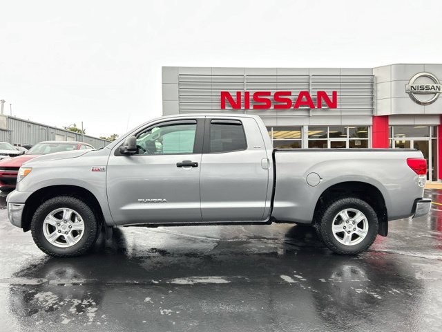 Used 2012 Toyota Tundra 4x4 Double Cab w/ SR5 Pkg image 2