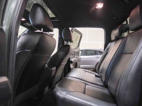 Used 2021 Toyota Tacoma Limited AWD/4WD image 18