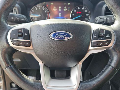 Used 2022 Ford Explorer XLT image 14