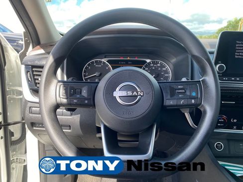 Used 2023 Nissan Rogue SV FWD image 32