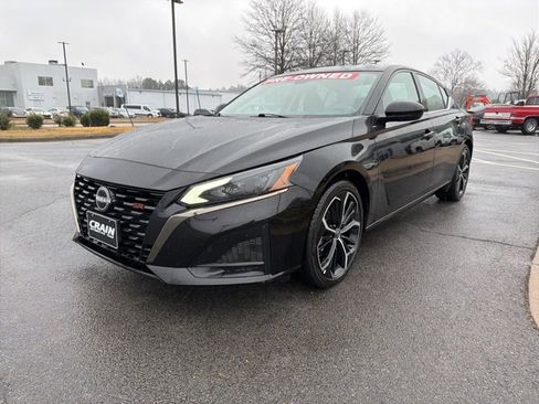 Used 2025 Nissan Altima 2.5 SR image 3