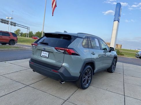 Used 2022 Toyota RAV4 XLE Premium image 11