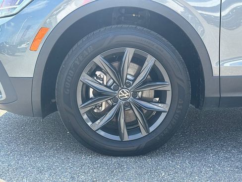 Used 2024 Volkswagen Tiguan SE image 11