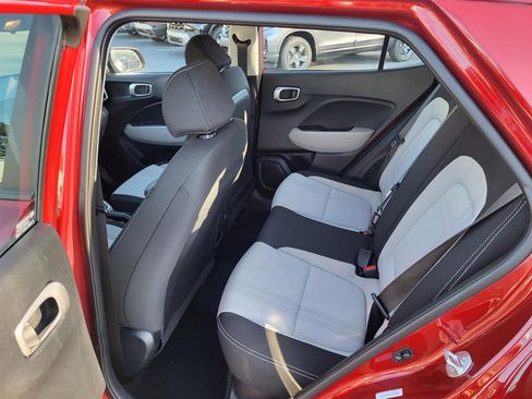 Used 2025 Hyundai Venue SEL image 14