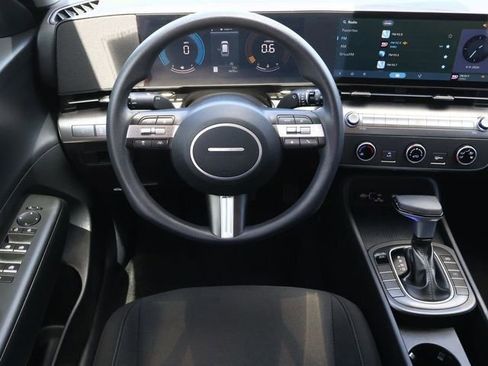 Certified 2026 Hyundai Kona SE FWD image 8