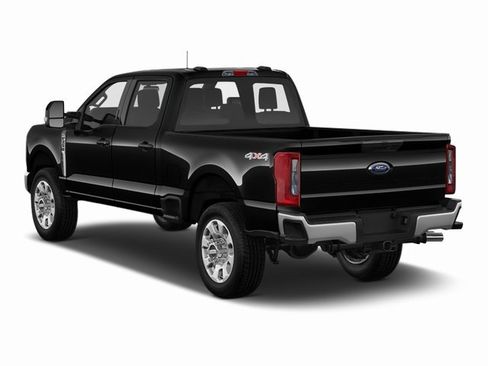 Used 2025 Ford F250 XLT w/ Black Appearance Package image 2