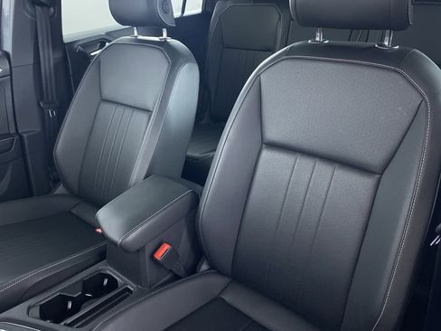 Used 2024 Volkswagen Tiguan SE R-Line image 11