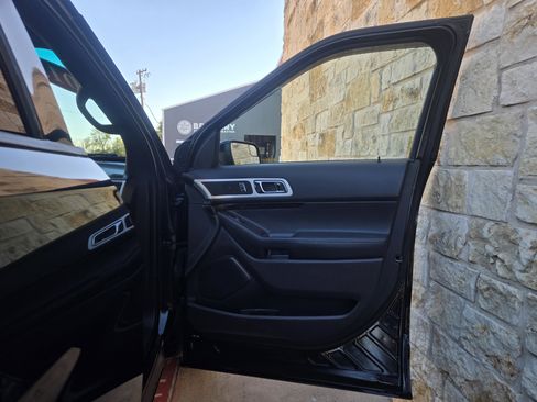 Used 2015 Ford Explorer Limited image 9