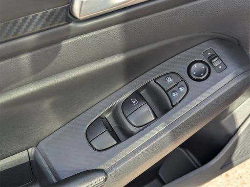 Used 2024 Nissan Altima 2.5 SV image 18