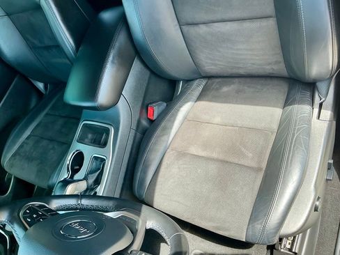 Used 2021 Jeep Grand Cherokee Laredo X image 40