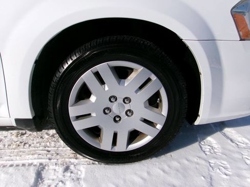 Used 2011 Dodge Avenger Express image 11