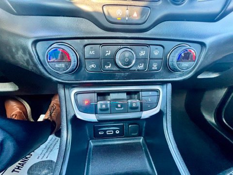 Used 2024 GMC Terrain SLE w/ Driver Convenience Package FWD image 28