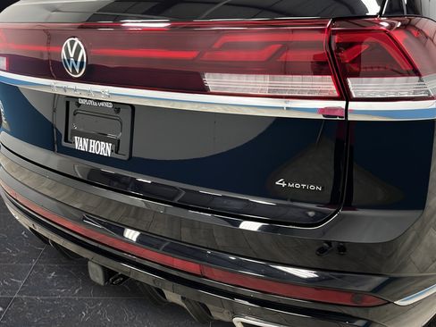 Used 2024 Volkswagen Atlas Cross Sport SEL R-Line AWD/4WD image 38