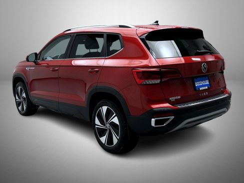 Used 2024 Volkswagen Taos SE w/ Panoramic Sunroof Package AWD/4WD image 7