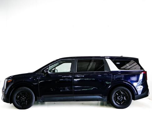 Used 2025 Kia Carnival FWD image 5