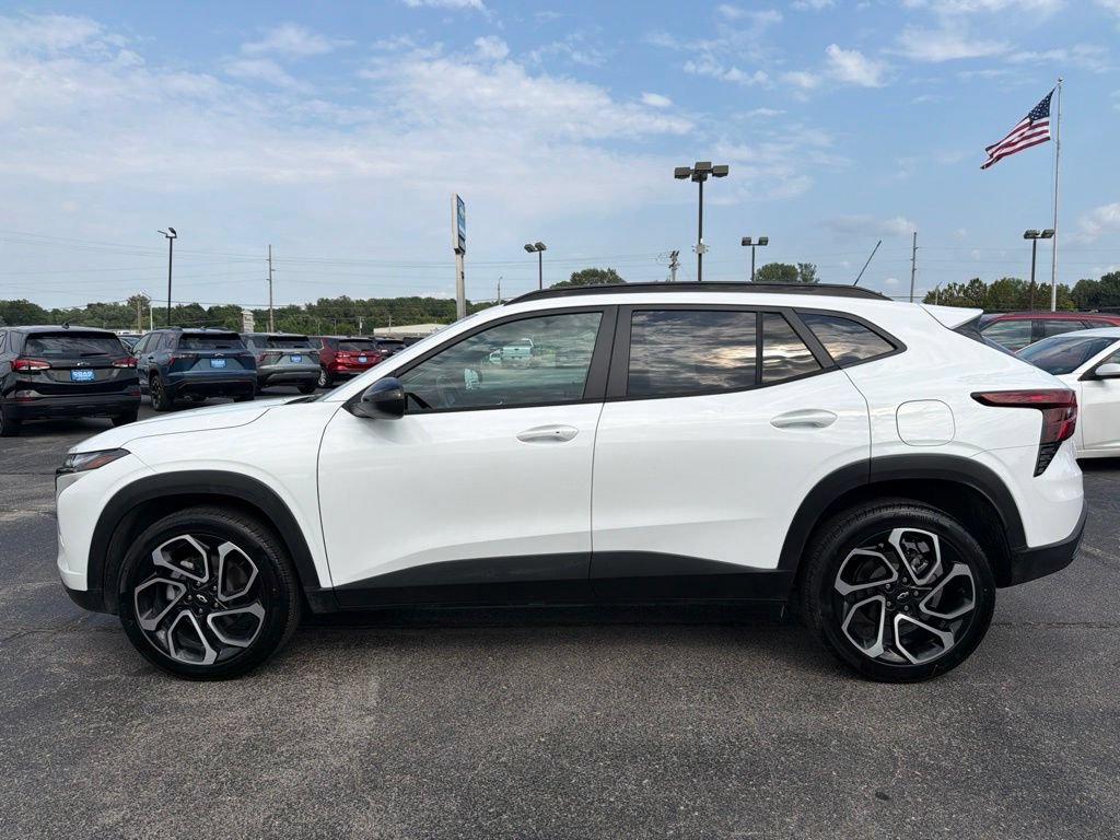 Used 2024 Chevrolet Trax RS w/ Sunroof Package FWD image 6