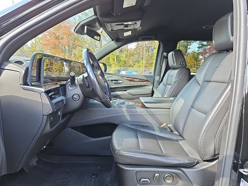 Used 2024 Cadillac Escalade ESV Luxury image 13