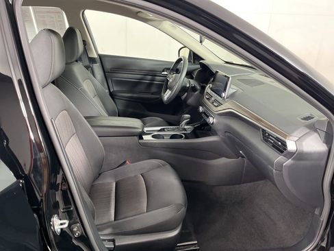 Used 2024 Nissan Altima 2.5 SV image 6