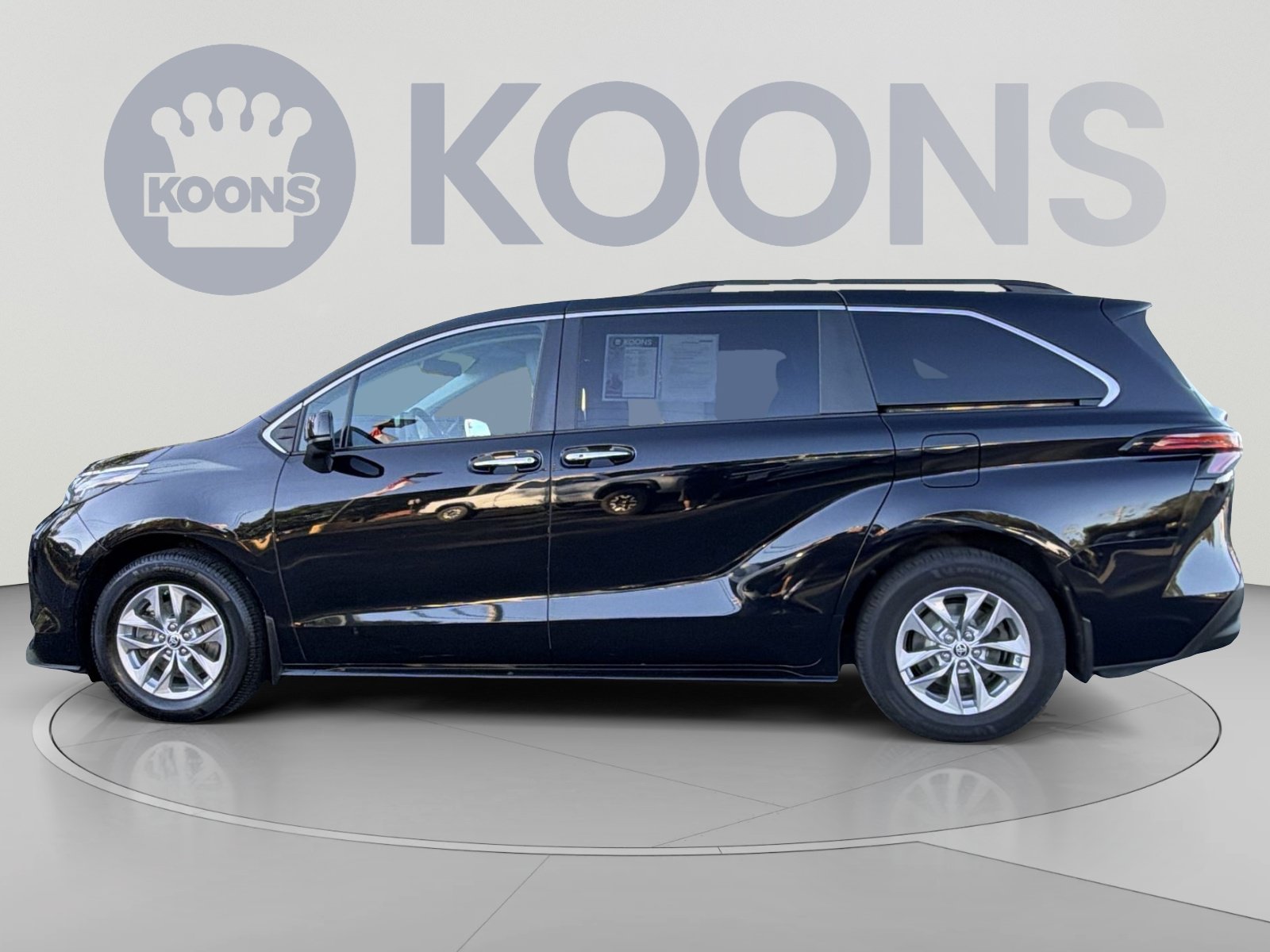 Used 2022 Toyota Sienna XLE AWD/4WD image 7