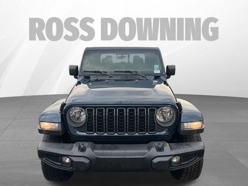 Used 2025 Jeep Gladiator Nighthawk image 2