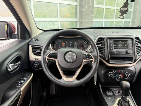 Used 2018 Jeep Cherokee Latitude image 34