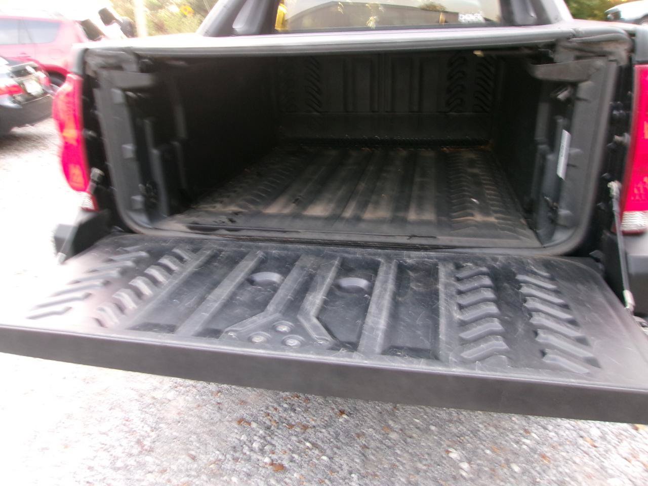 Used 2004 Chevrolet Avalanche Z71 w/ Sun And Sound Package AWD/4WD image 19